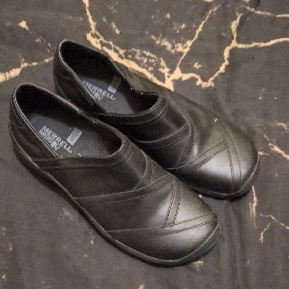 Merrell Black Slip-On clogs